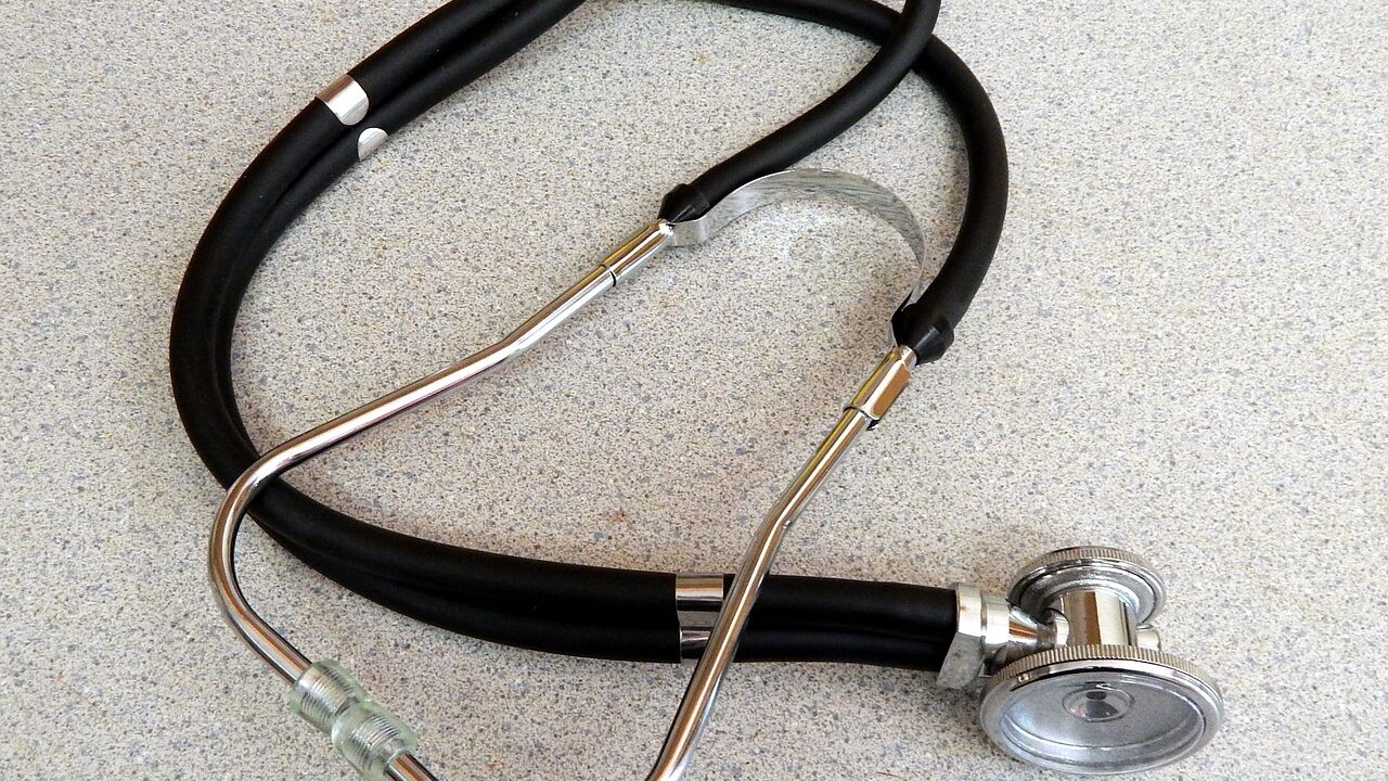 stethoscope, medical, doctor-1642830.jpg